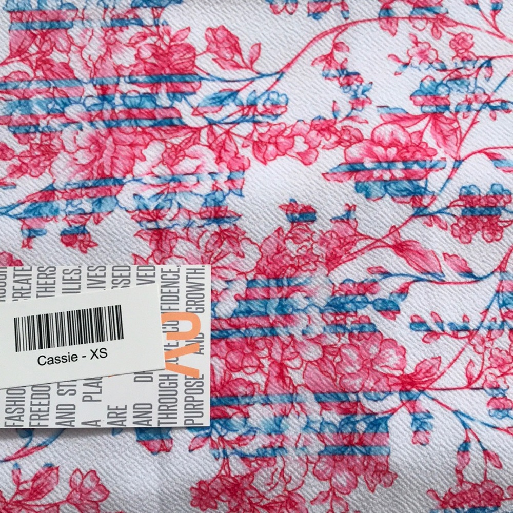 🍀LULAROE CASSIE SKIRT🍀